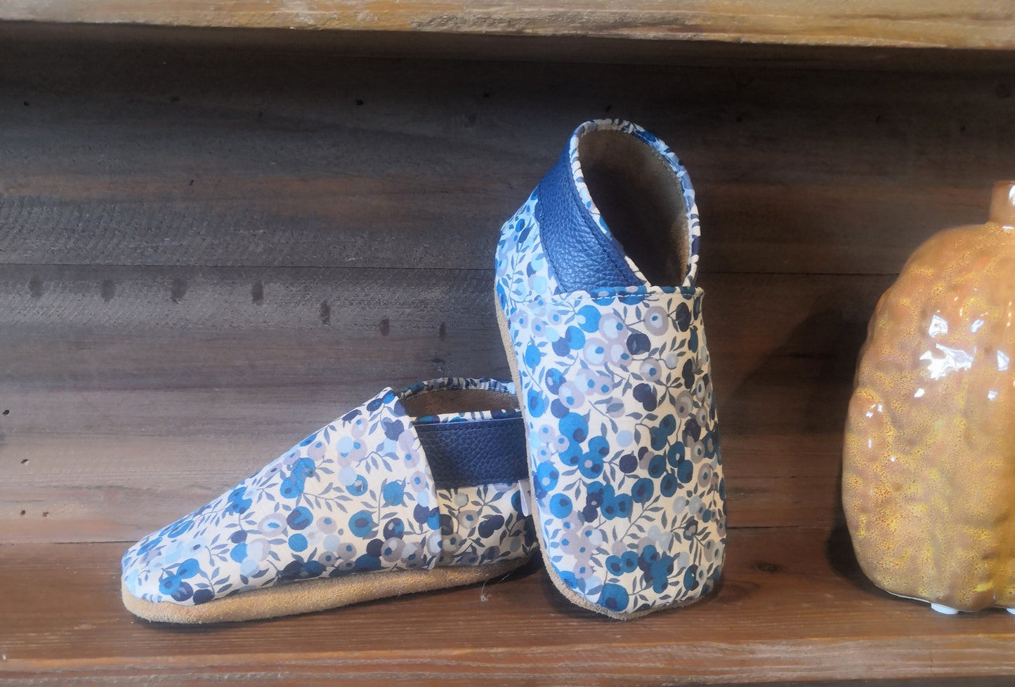 Chaussons bébé en cuir & liberty
