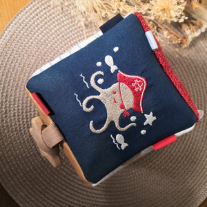 Ouvrir l&#39;image dans le diaporama, Cube d&#39;éveil Pirate &amp; Pirate - Jeu d&#39;éveil pour bébé CE - A personnaliser
