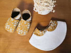 Ouvrir l&#39;image dans le diaporama, Chaussons bébé en cuir &amp; liberty

