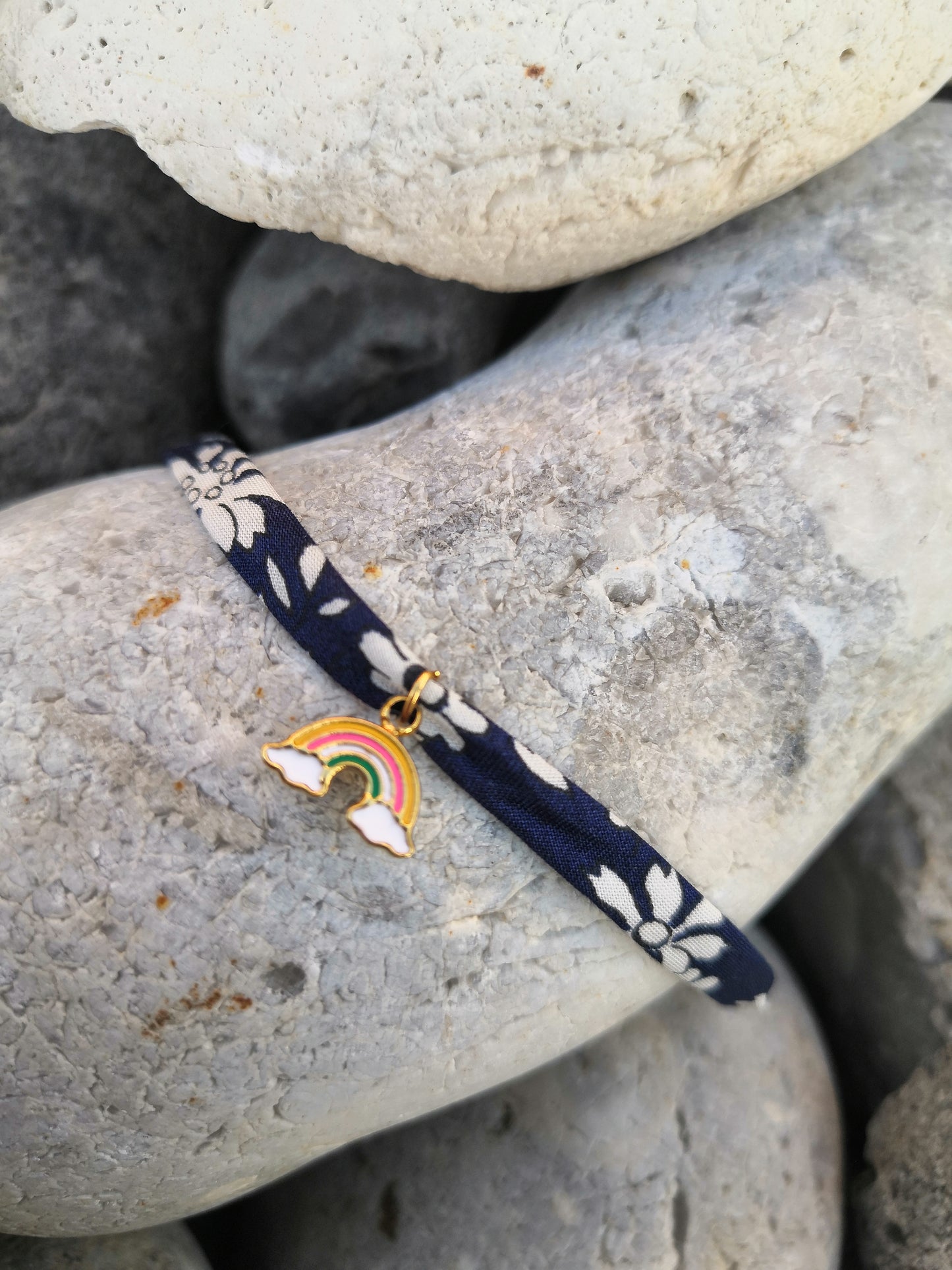 Bracelet enfant en liberty bleu et arc en ciel