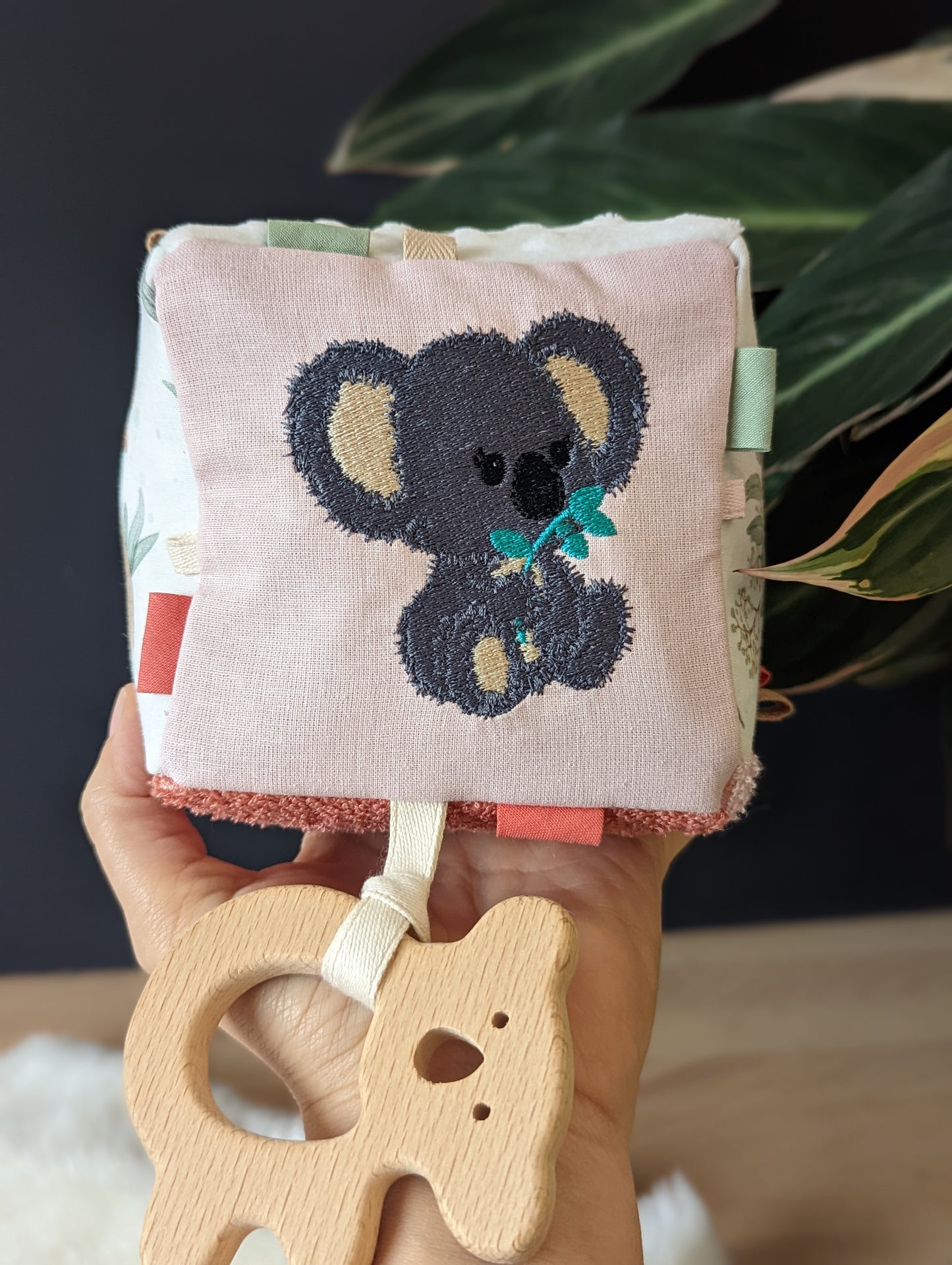 Cube d'éveil Koala &  prénom - Jeu d'éveil pour bébé CE - A personnaliser