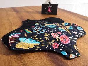 Ouvrir l&#39;image dans le diaporama, Serviette hygiènique lavable, protège slip, motif fleurs &amp; motif sur mesure
